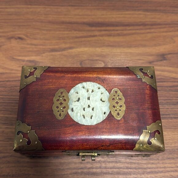 Vintage Rare 1930’s Ornate Rosewood Handmade Jewelry Box with Jade Medallion. - Picture 2 of 11